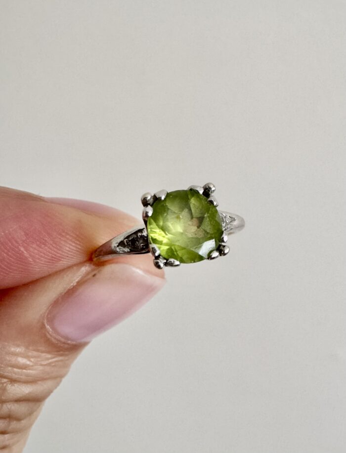 Vintage Peridot Art Deco Ring - Image 3